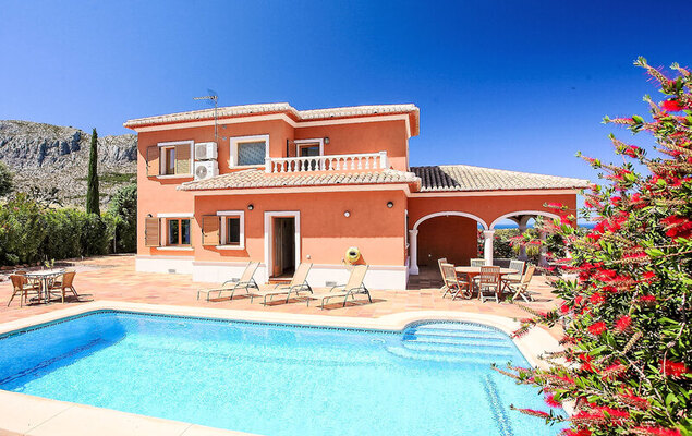 Villa Corona - Photo 1